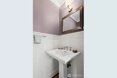 4915 Linden Avenue N, Seattle, WA 98103 - Photo 15