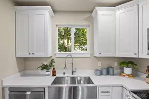 9547 Wallingford Ave N, Seattle, WA 98103 - Photo 15