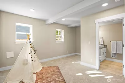 9547 Wallingford Avenue N, Seattle, WA 98103 - Photo 35