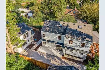 9547 Wallingford Avenue N, Seattle, WA 98103 - Photo 3