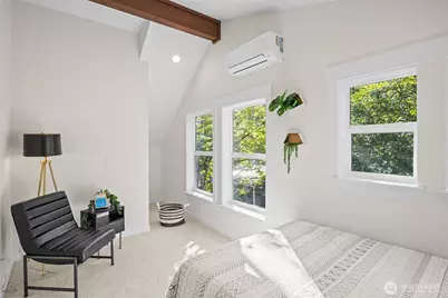 9545 Wallingford Avenue N, Seattle, WA 98103 - Photo 15