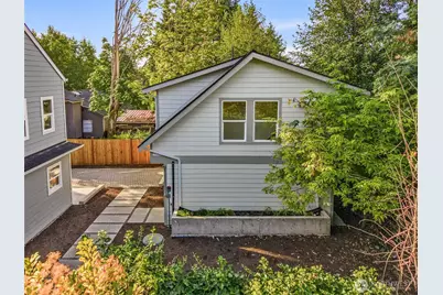 9545 Wallingford Avenue N, Seattle, WA 98103 - Photo 3