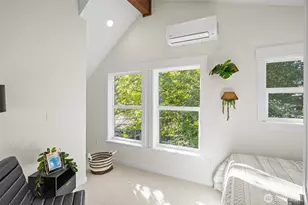 9545 Wallingford Ave N, Seattle, WA 98103 - Photo 17