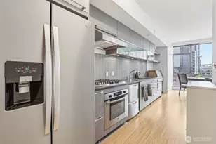 820 Blanchard St, Seattle, WA 98121 - Photo 7