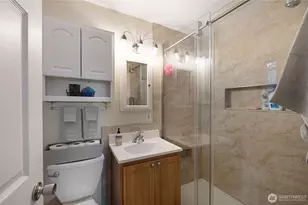 12418 SE 251st Pl, Kent, WA 98030 - Photo 15