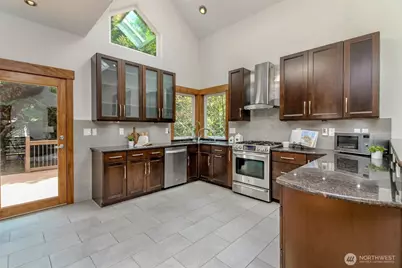 1618 Pear Street NE, Olympia, WA 98506 - Photo 3