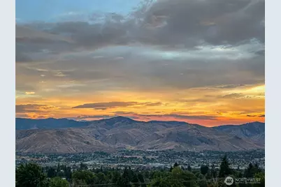 1810 9th Street NE, East Wenatchee, WA 98802 - Photo 3