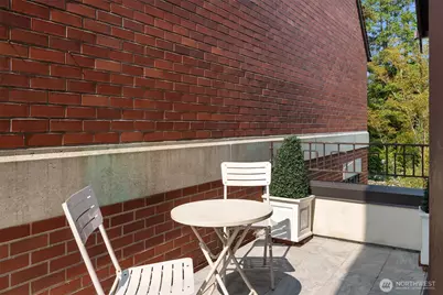 718 E Aloha Street #10, Seattle, WA 98102 - Photo 29