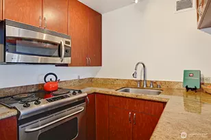 1105 Spring St, Seattle, WA 98104 - Photo 9