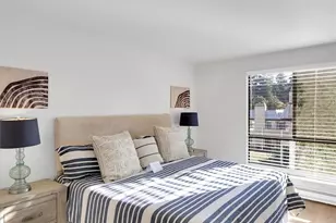 10218 NE 16th St, Bellevue, WA 98004 - Photo 17