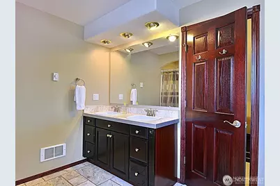 7842 Lake City Way NE, Seattle, WA 98115 - Photo 11