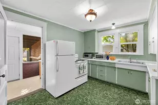 618 W Maple St, Centralia, WA 98531 - Photo 11