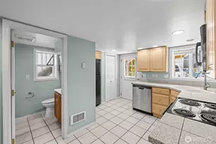 7842 Lake City Way NE, Seattle, WA 98115 - Photo 23