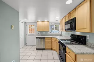 7842 Lake City Way NE, Seattle, WA 98115 - Photo 21