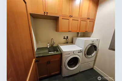 9380 Ferncliff Avenue NE, Bainbridge Island, WA 98110 - Photo 15