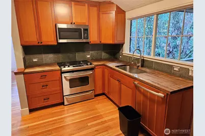 9380 Ferncliff Avenue NE, Bainbridge Island, WA 98110 - Photo 7