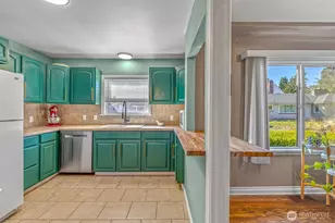 517 S Division Ln, Tacoma, WA 98418 - Photo 9