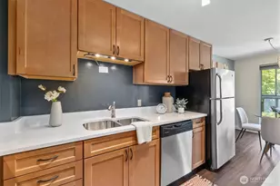 1740 Melrose Ave, Seattle, WA 98122 - Photo 9