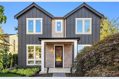 637 18th Avenue W, Kirkland, WA 98033 - Photo 1