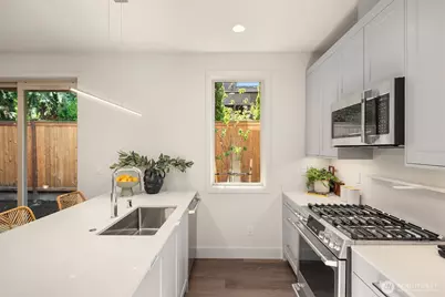 641 18th Avenue W, Kirkland, WA 98033 - Photo 7