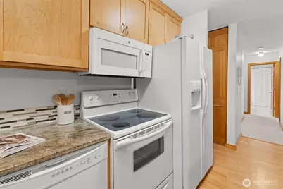 6423 Sand Point Way NE, Seattle, WA 98115 - Photo 15