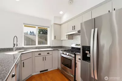 910 NW Leisure Lane, Bremerton, WA 98311 - Photo 13