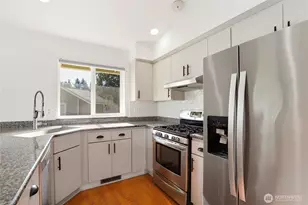 910 NW Leisure Ln, Bremerton, WA 98311 - Photo 13