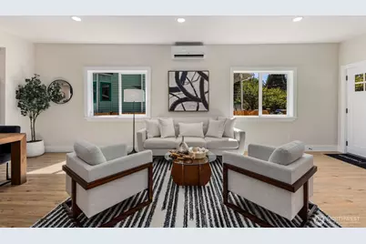 8226 Meridian Avenue N, Seattle, WA 98103 - Photo 5