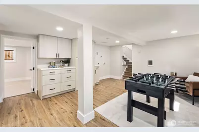 8226 Meridian Avenue N, Seattle, WA 98103 - Photo 21