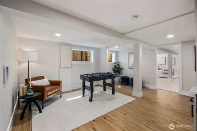 8226 Meridian Avenue N, Seattle, WA 98103 - Photo 15