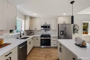 8226 Meridian Ave N, Seattle, WA 98103 - Photo 9