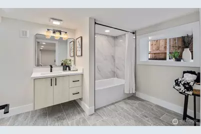 8226 Meridian Avenue N, Seattle, WA 98103 - Photo 33