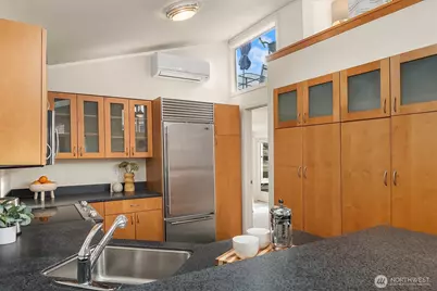 2420 Westlake Avenue N #11, Seattle, WA 98109 - Photo 7