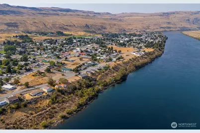 1921 Columbia Boulevard, Bridgeport, WA 98813 - Photo 3