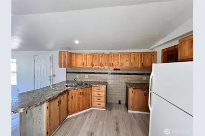 850 Crescent Street, Raymond, WA 98577 - Photo 3