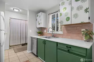 8823 Holly Dr, Everett, WA 98208 - Photo 7