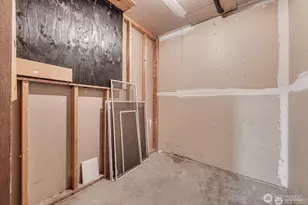 8823 Holly Dr, Everett, WA 98208 - Photo 33