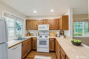 11626 Admiralty Way, Everett, WA 98204 - Photo 3