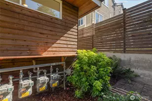 9221 Linden Ave, Seattle, WA 98103 - Photo 29