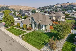 1653 Holly Ln, East Wenatchee, WA 98802 - Photo 3