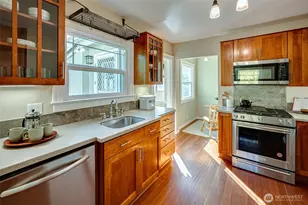 307 E 22nd St, Vancouver, WA 98663 - Photo 9