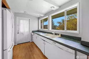 223 W Kinnear Pl, Seattle, WA 98119 - Photo 15