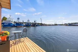 1080 W Ewing Pl, Seattle, WA 98119 - Photo 3