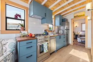 1080 W Ewing Pl, Seattle, WA 98119 - Photo 9