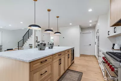 10661 Forbes Creek Drive, Kirkland, WA 98033 - Photo 9