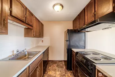 221 SW 154th Street #8, Burien, WA 98166 - Photo 7