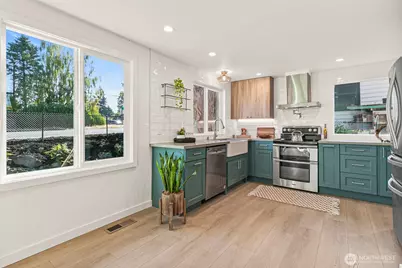 12077 75th Avenue S, Seattle, WA 98178 - Photo 11