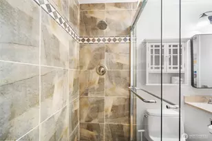 2400 E Howell St, Seattle, WA 98122 - Photo 23