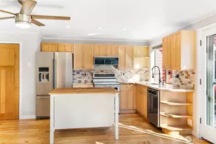 2400 E Howell St, Seattle, WA 98122 - Photo 9