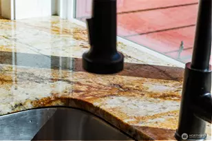 2400 E Howell St, Seattle, WA 98122 - Photo 11